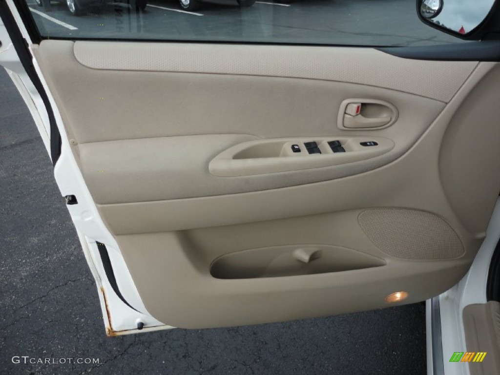 2004 MPV LX - Rally White / Beige photo #12