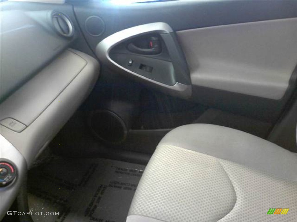 2007 RAV4 I4 - Classic Silver Metallic / Ash Gray photo #11