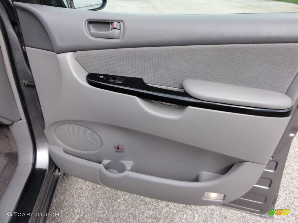 2005 Toyota Sienna LE AWD Door Panel Photos