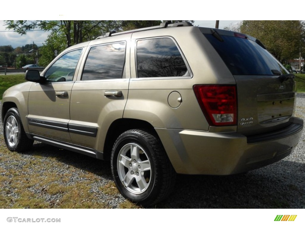 2006 Grand Cherokee Laredo 4x4 - Light Khaki Metallic / Khaki photo #3