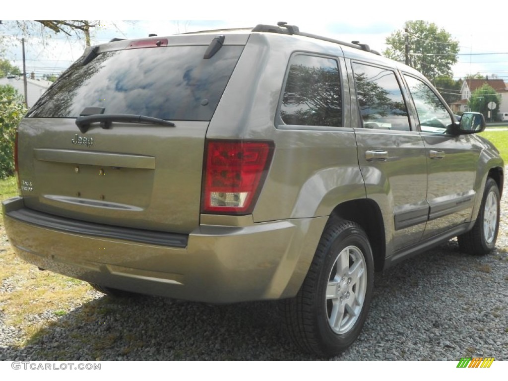 2006 Grand Cherokee Laredo 4x4 - Light Khaki Metallic / Khaki photo #4