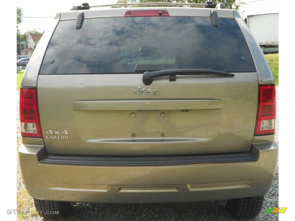 2006 Grand Cherokee Laredo 4x4 - Light Khaki Metallic / Khaki photo #8