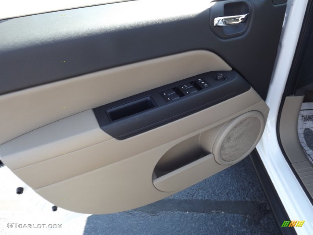 2012 Jeep Compass Sport Dark Slate Gray/Light Pebble Beige Door Panel Photo #54821200