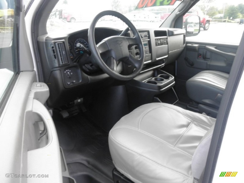Medium Pewter Interior 2007 Chevrolet Express 1500 Cargo Van Photo #54823501