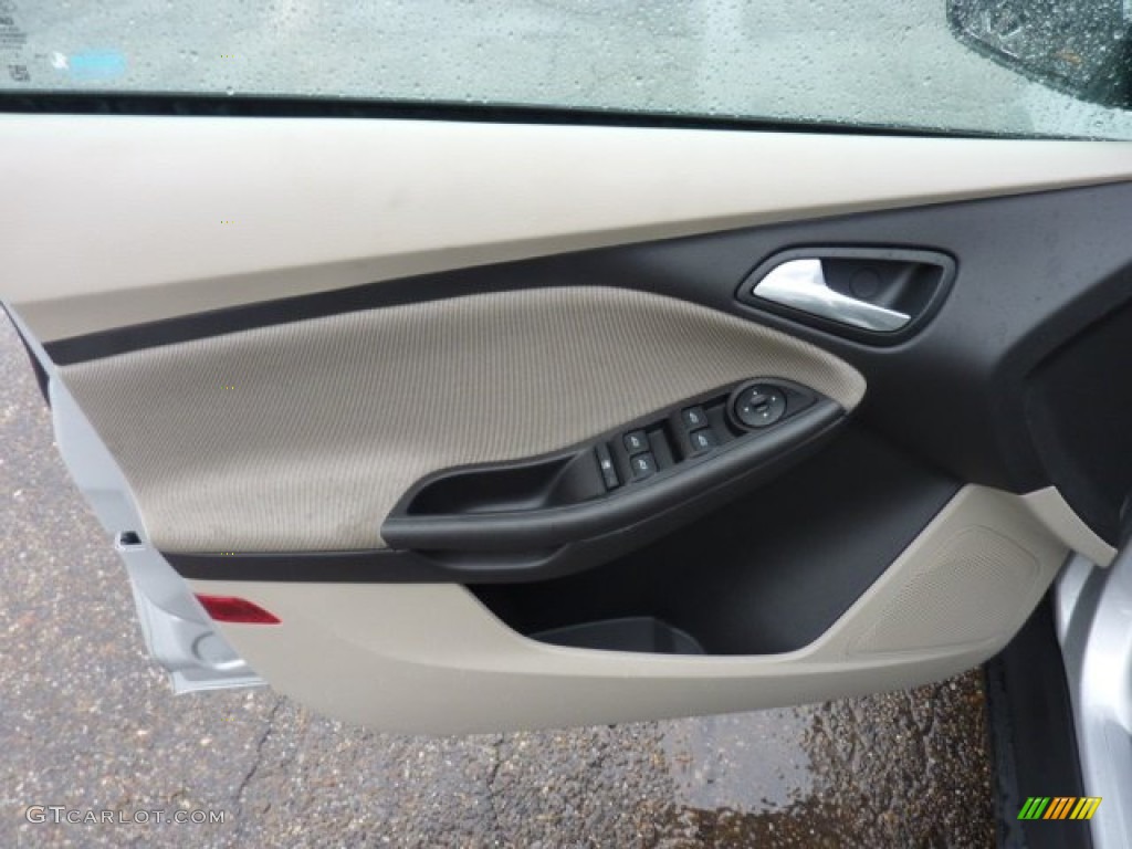 2012 Focus SE 5-Door - Ingot Silver Metallic / Stone photo #14