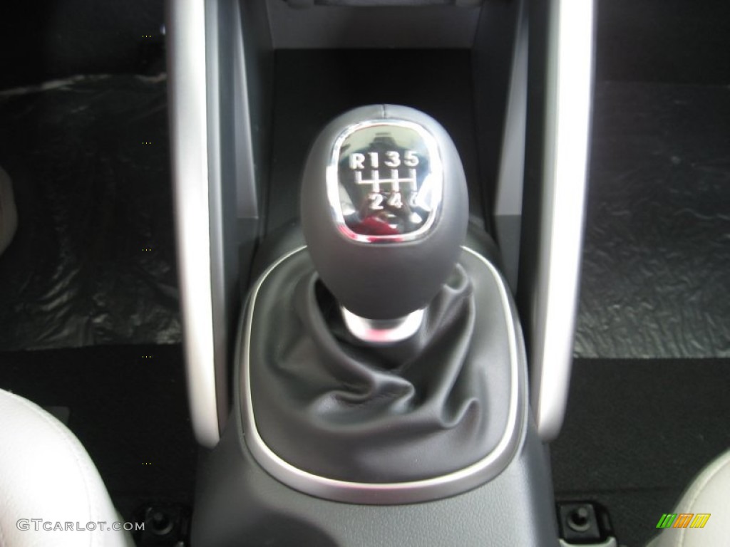 2012 Hyundai Veloster Standard Veloster Model 6 Speed Manual Transmission Photo #54829459