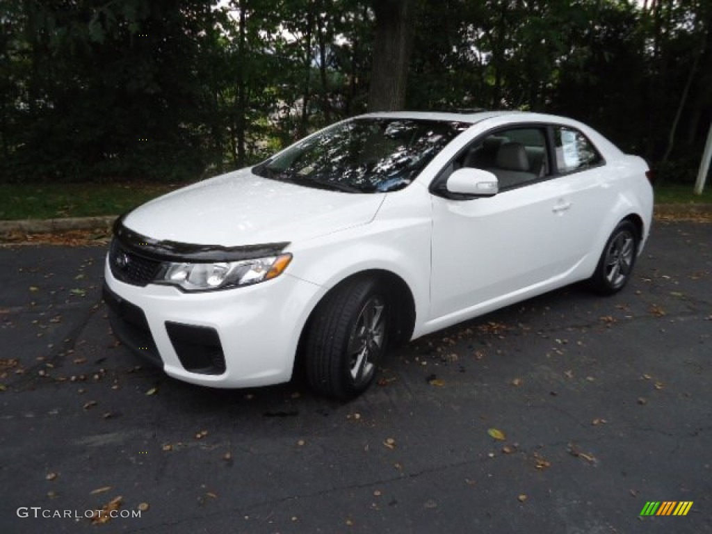 2010 Forte Koup EX - Clear White / Stone photo #3