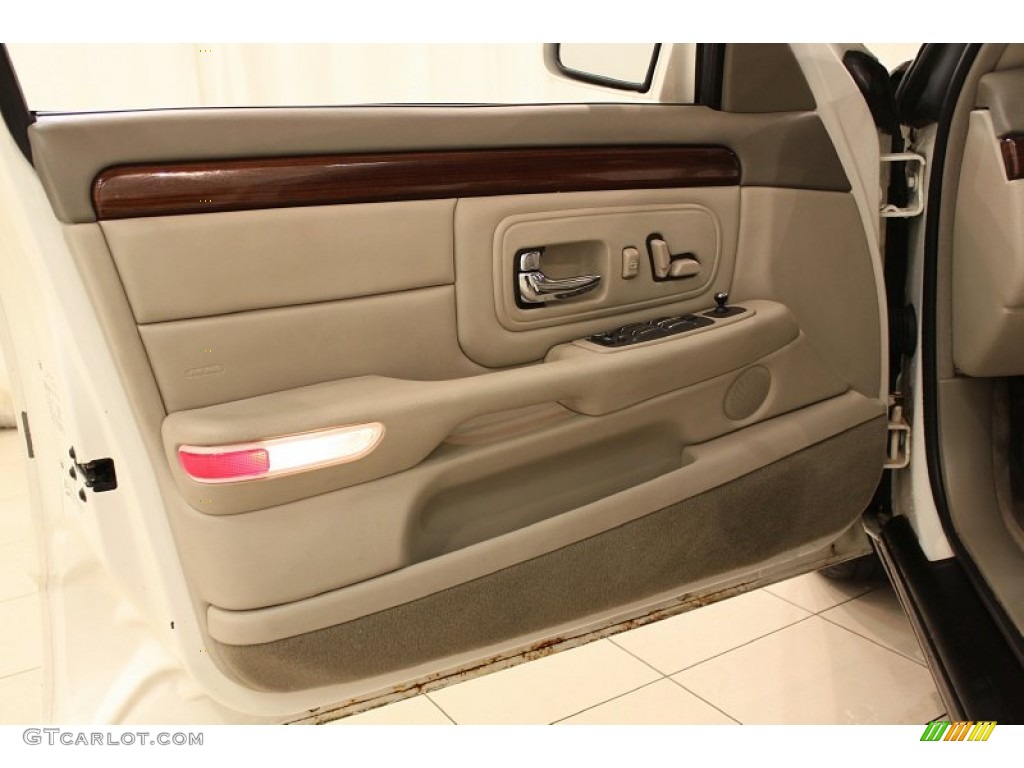 1999 Cadillac DeVille Concours Neutral Shale Door Panel Photo #54838042