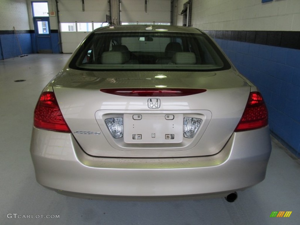2006 Accord EX-L Sedan - Desert Mist Metallic / Ivory photo #3