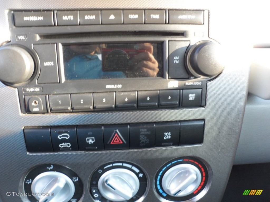 2006 Chrysler PT Cruiser GT Convertible Audio System Photo #54839420