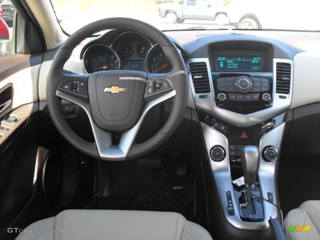 2012 Chevrolet Cruze LTZ/RS Cocoa/Light Neutral Dashboard Photo #54842755