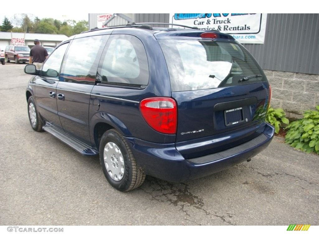 2003 Voyager LX - Midnight Blue Pearl / Gray photo #10