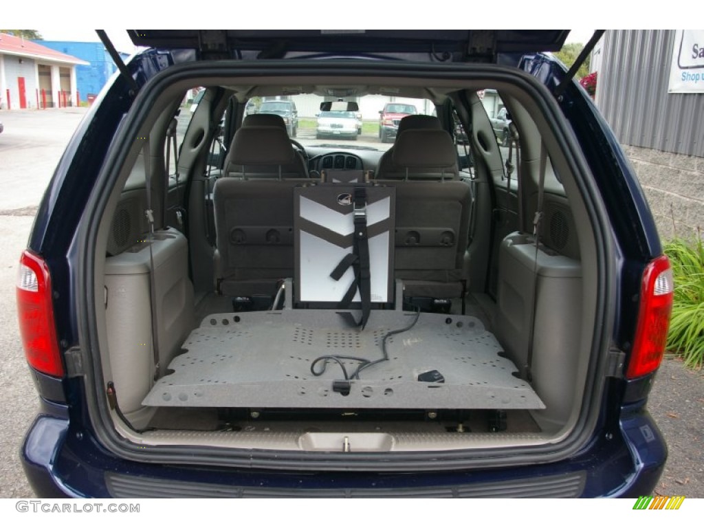 2003 Voyager LX - Midnight Blue Pearl / Gray photo #12