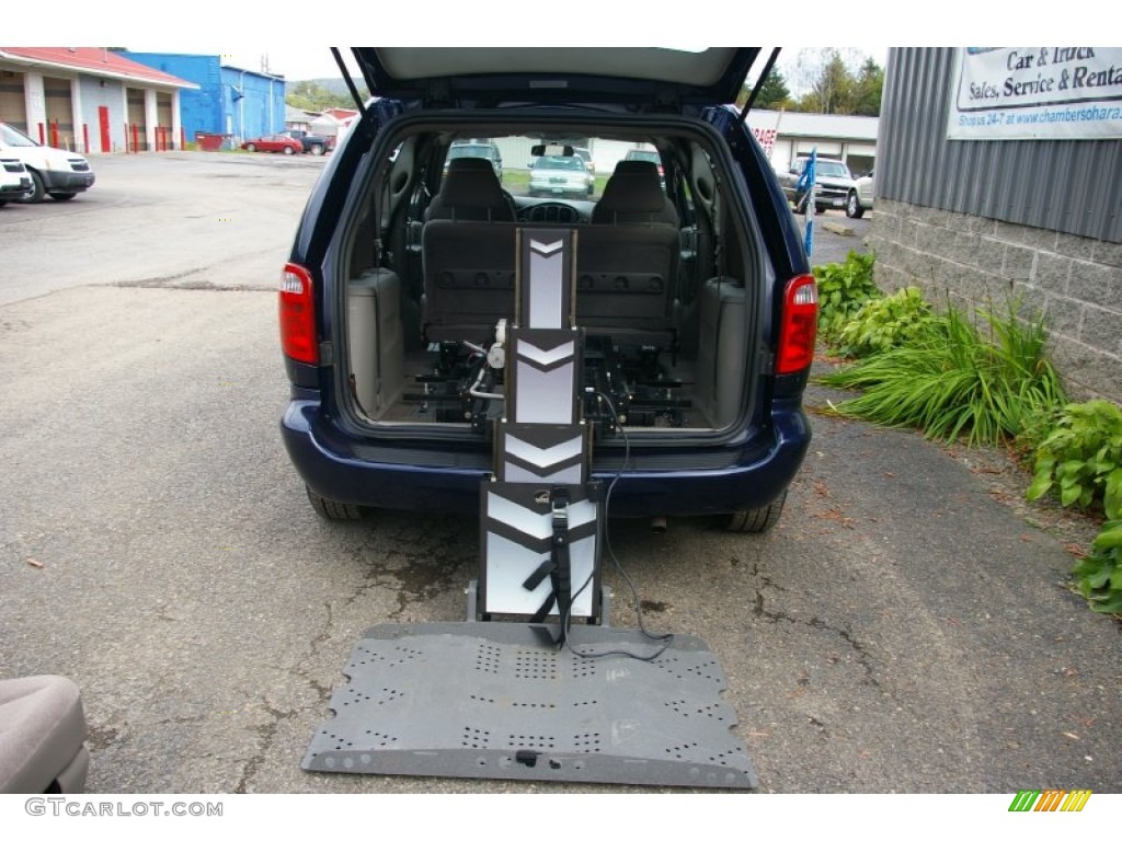2003 Voyager LX - Midnight Blue Pearl / Gray photo #13