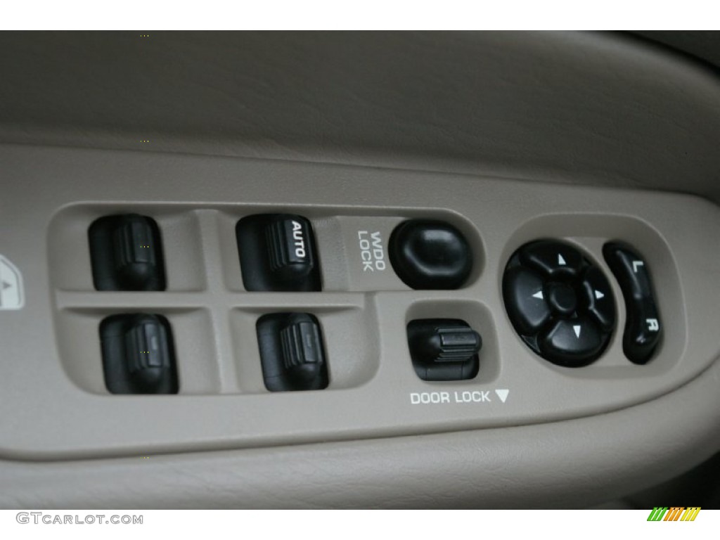 2003 Dodge Ram 2500 SLT Quad Cab 4x4 Controls Photo #54845210