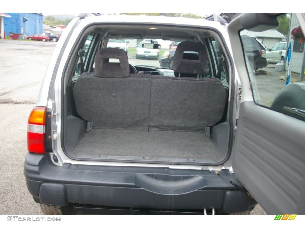 2004 Chevrolet Tracker ZR2 4WD Trunk Photos
