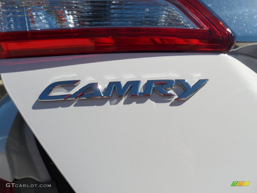 2012 Camry XLE V6 - Super White / Ivory photo #15