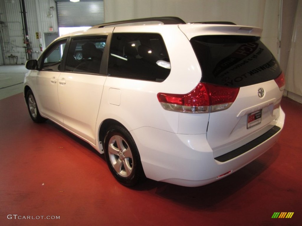 2011 Sienna LE - Super White / Light Gray photo #4