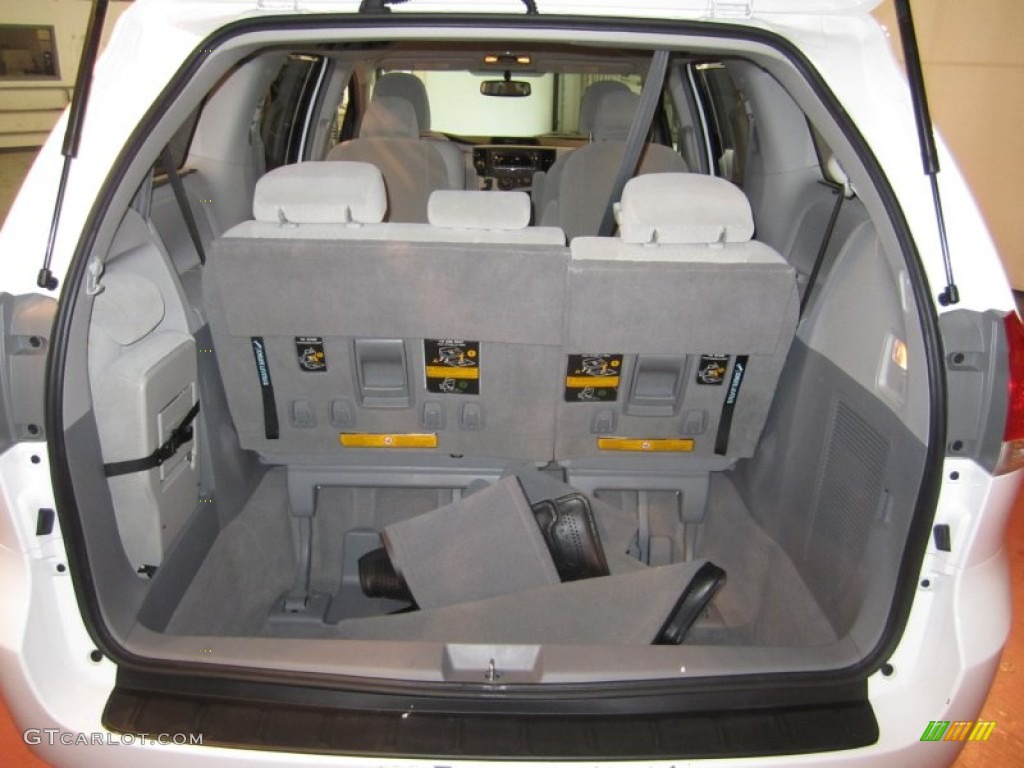 2011 Sienna LE - Super White / Light Gray photo #6