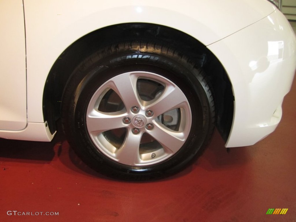 2011 Sienna LE - Super White / Light Gray photo #9