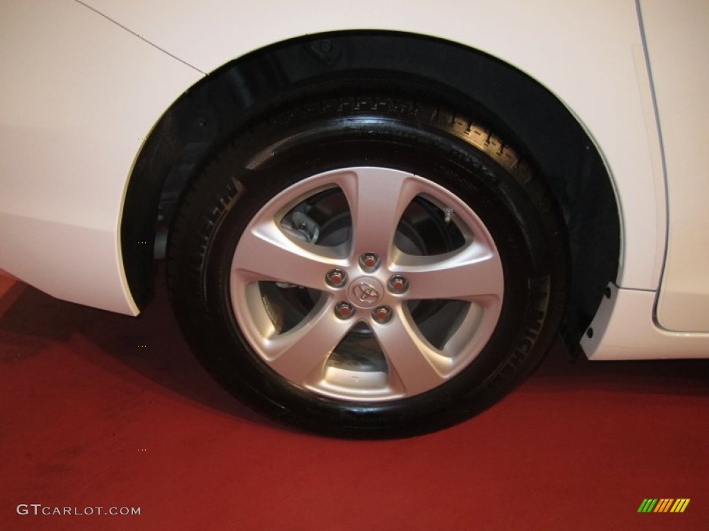 2011 Sienna LE - Super White / Light Gray photo #10