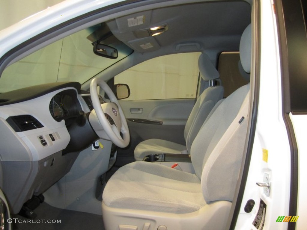 2011 Sienna LE - Super White / Light Gray photo #14