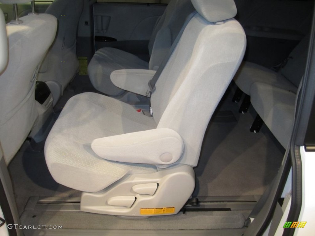 2011 Sienna LE - Super White / Light Gray photo #20