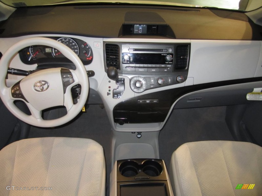 2011 Sienna LE - Super White / Light Gray photo #22
