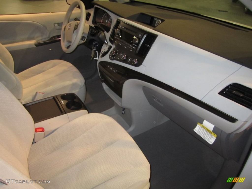 2011 Sienna LE - Super White / Light Gray photo #23