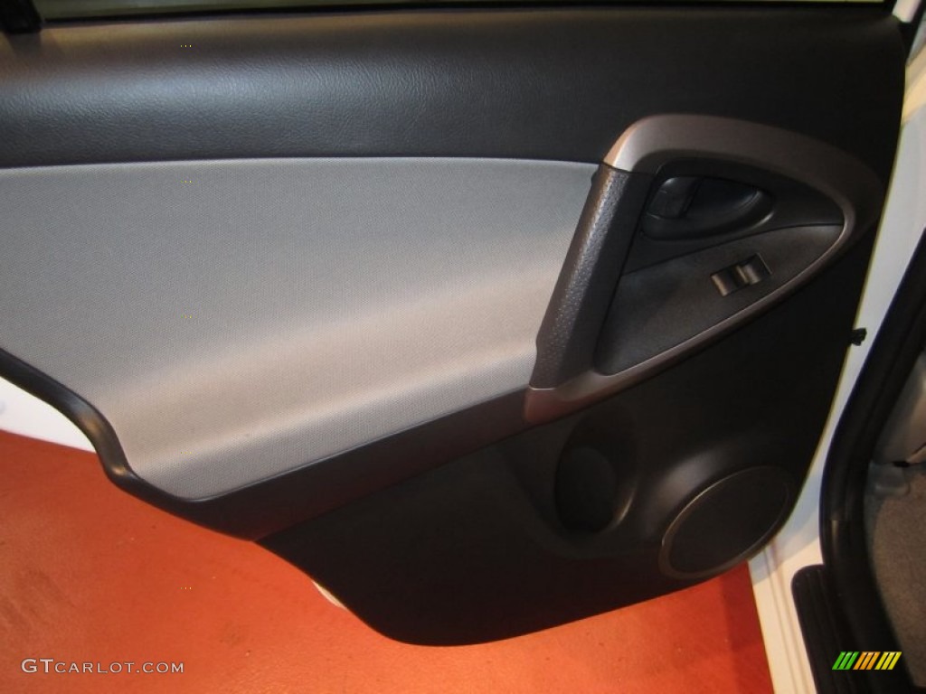 2007 RAV4 4WD - Super White / Ash Gray photo #18