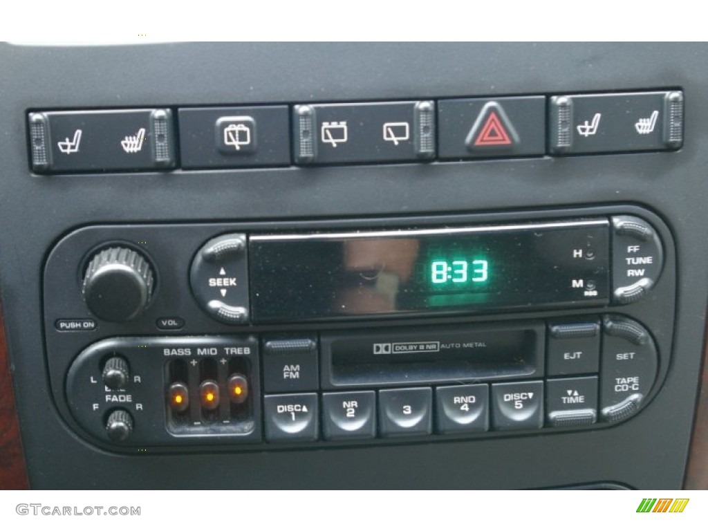 2001 Chrysler Town & Country LXi Audio System Photos
