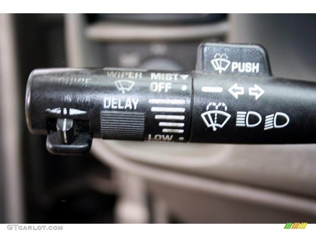 2004 Chevrolet Astro Passenger Van Controls Photo #54861928