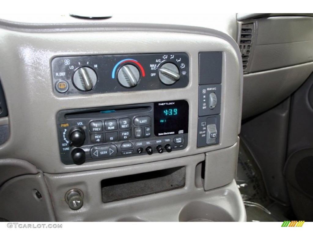 2004 Chevrolet Astro Passenger Van Controls Photo #54861946