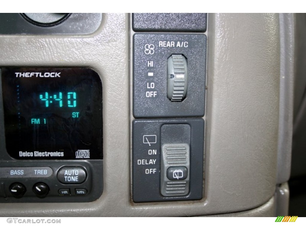 2004 Chevrolet Astro Passenger Van Controls Photo #54861988