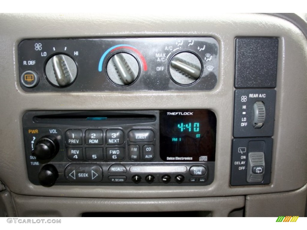 2004 Chevrolet Astro Passenger Van Controls Photo #54861997