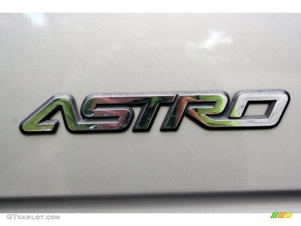 2004 Astro Passenger Van - Light Pewter Metallic / Medium Gray photo #82