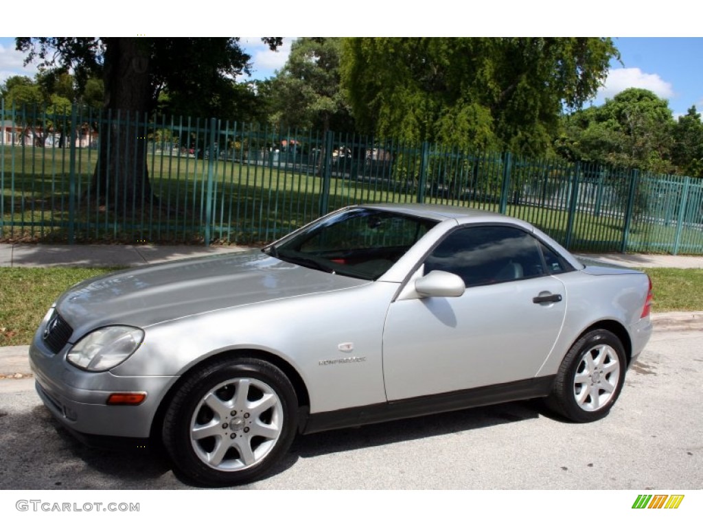 1998 SLK 230 Kompressor Roadster - Brilliant Silver Metallic / Salsa Red photo #2