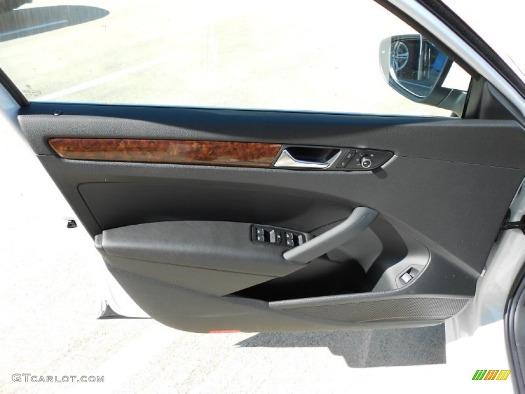 2012 Volkswagen Passat 2.5L SEL Titan Black Door Panel Photo #54863213