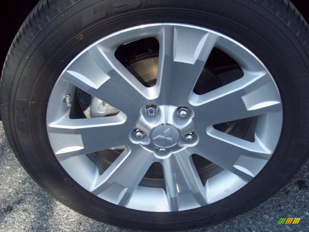 2012 Mitsubishi Outlander SE Wheel Photos