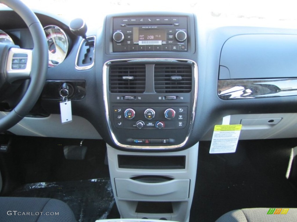 2012 Grand Caravan SXT - Brilliant Black Crystal Pearl / Black/Light Graystone photo #16