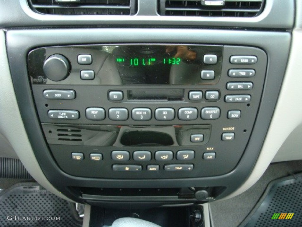 2001 Ford Taurus SEL Audio System Photos