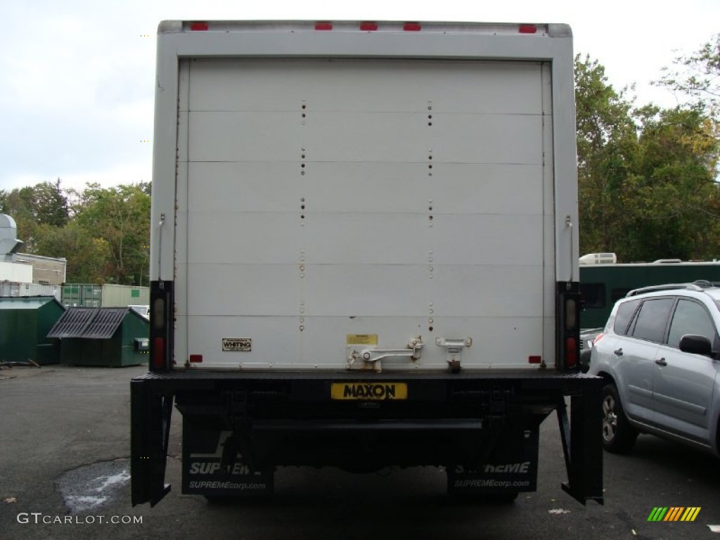 2007 F550 Super Duty XL Regular Cab Cargo Truck - Oxford White / Medium Flint photo #5