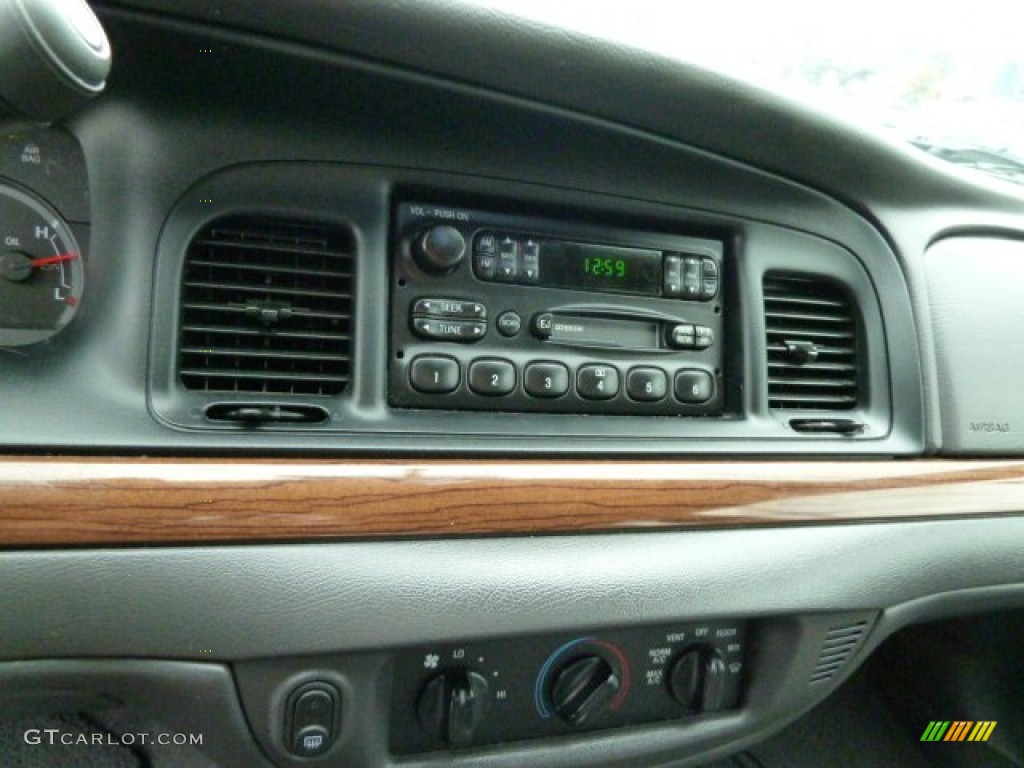 2004 Ford Crown Victoria LX Audio System Photo #54878086