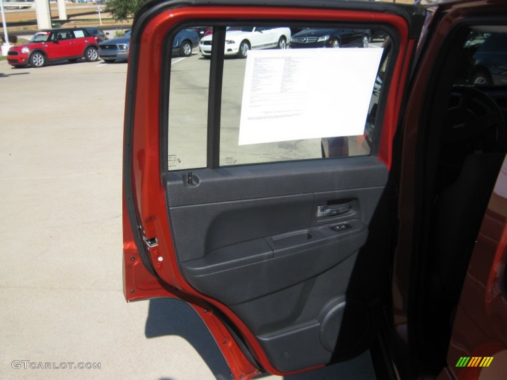 2009 Liberty Sport - Sunburst Orange Pearl / Dark Slate Gray photo #16
