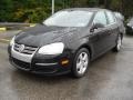 Black - Jetta SE Sedan Photo No. 2