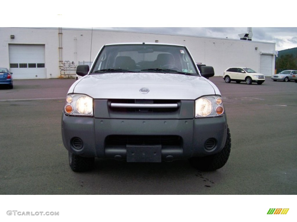2002 Frontier XE Crew Cab 4x4 - Cloud White / Charcoal photo #2
