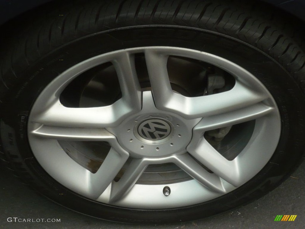 2004 Volkswagen New Beetle GLS 1.8T Coupe Wheel Photos