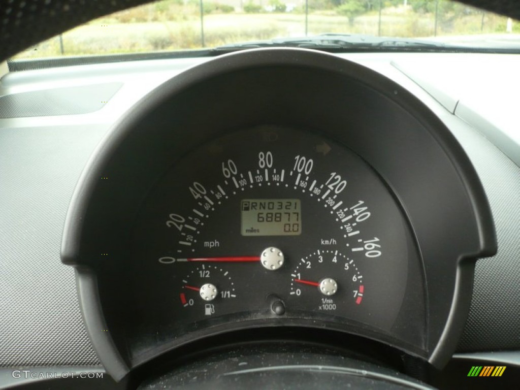 2004 Volkswagen New Beetle GLS 1.8T Coupe Gauges Photos