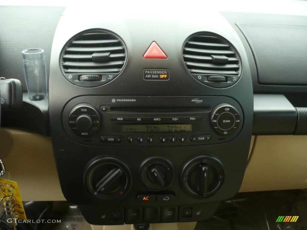 2004 Volkswagen New Beetle GLS 1.8T Coupe Controls Photos