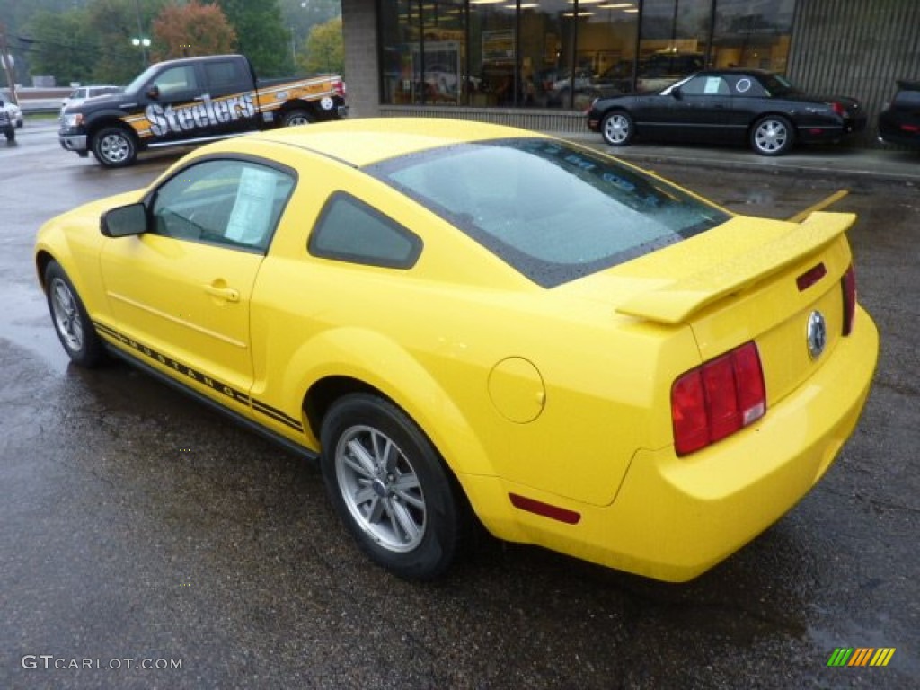 2005 Mustang V6 Premium Coupe - Screaming Yellow / Dark Charcoal photo #2